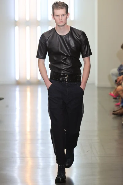 Look 10